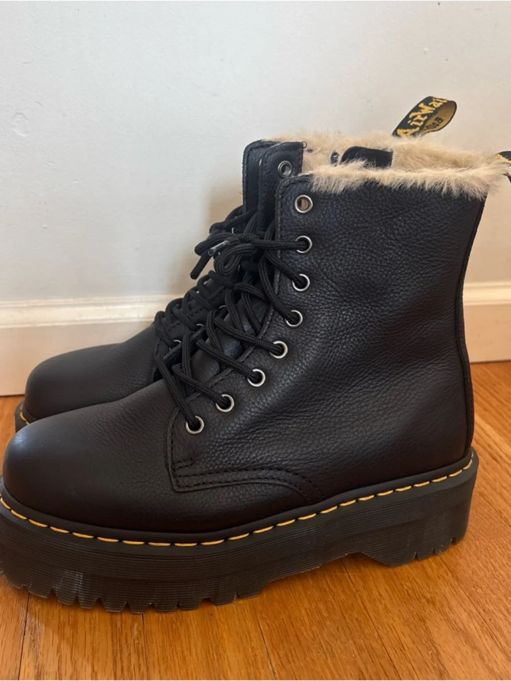 DR.MARTENS JADON BOOT LEATHER FAUX FUR LINED PLATFORMS Womens Size 8 M7 - Picture 2 of 9